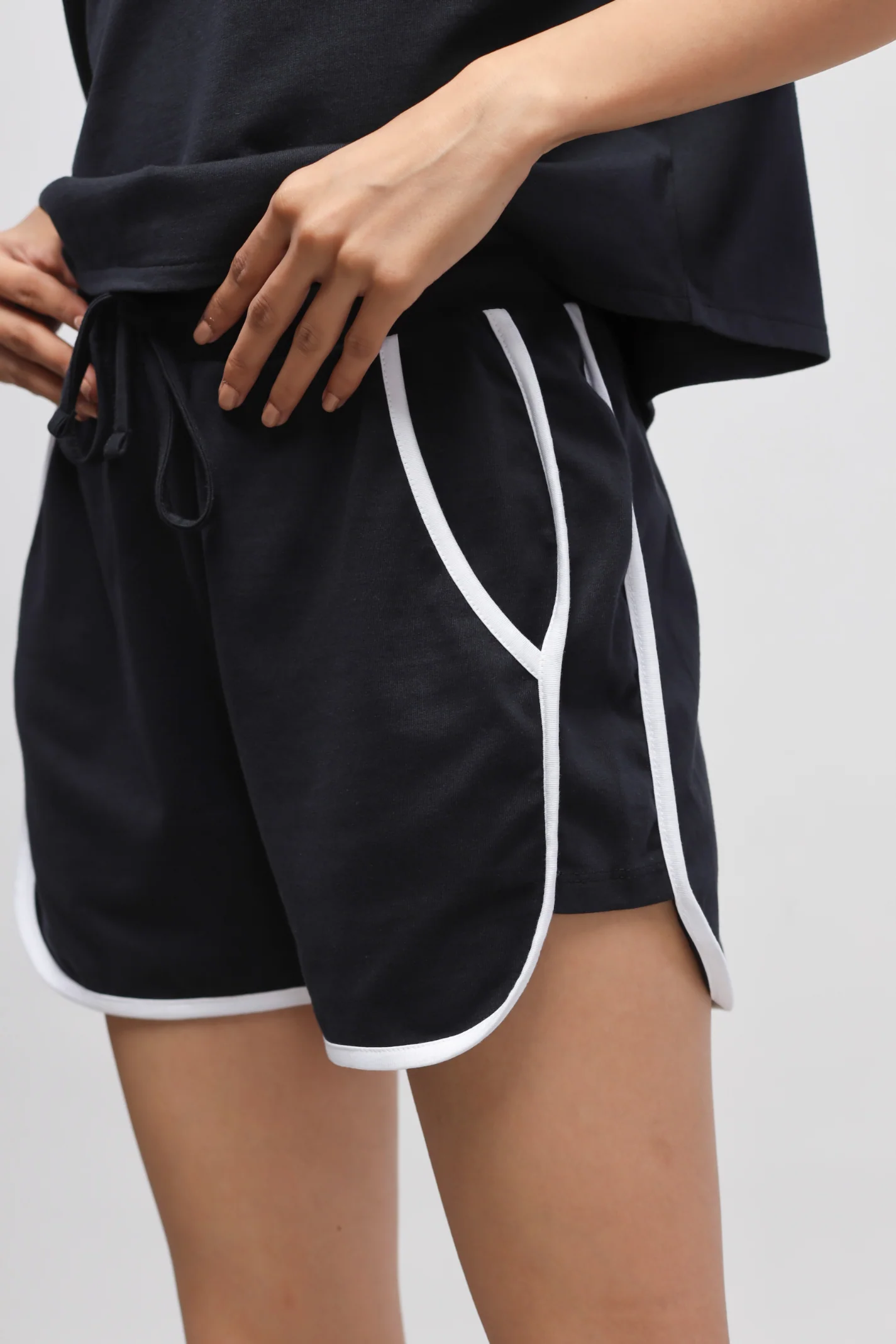 Boxy Black Cotton Shorts Set - Image 9