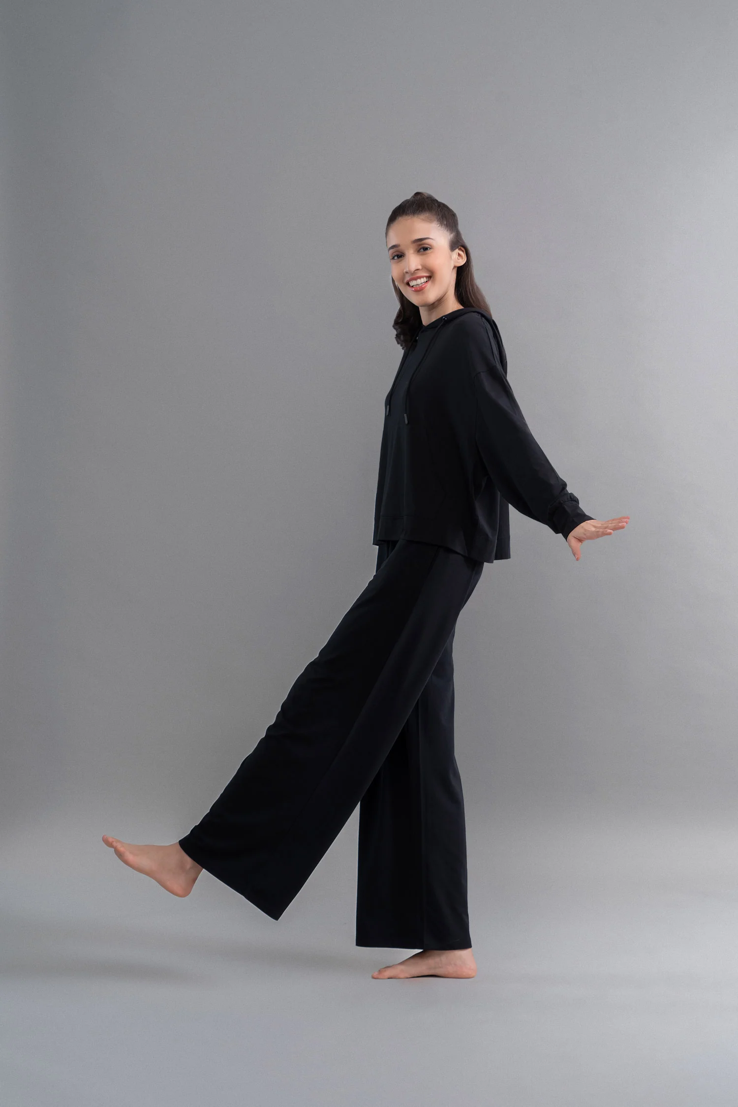 Limited Edition Luxflo® Travel Black Hoodie Set - Image 3