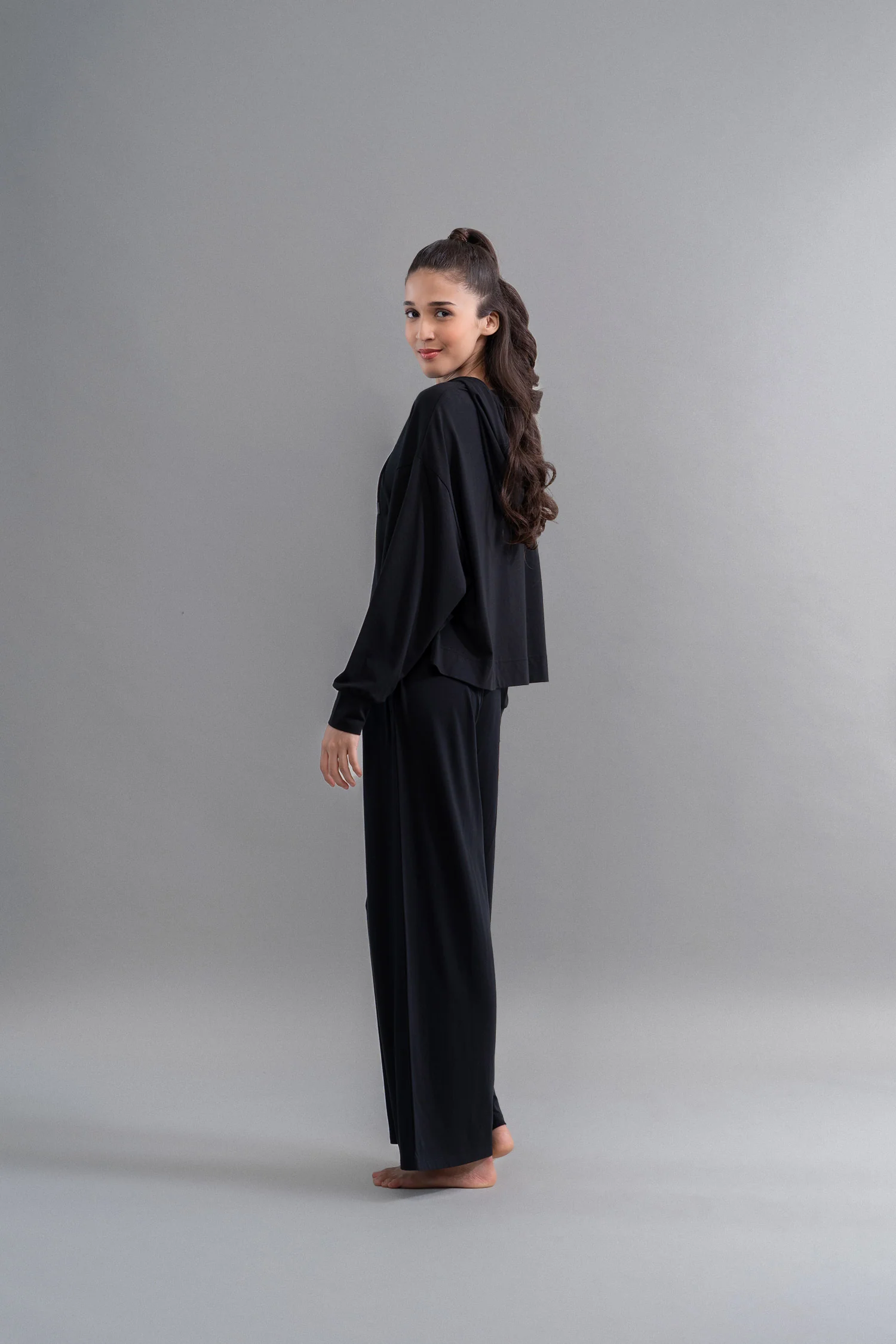 Limited Edition Luxflo® Travel Black Hoodie Set - Image 4